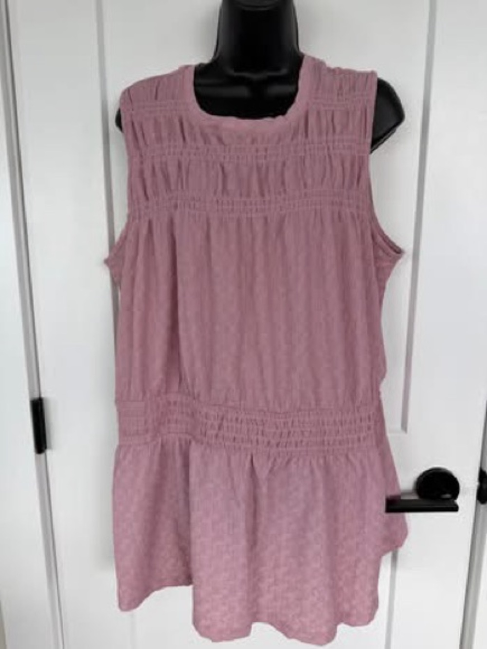 PENN size 1X -Sleeveless  Pink Smocked Peplum Top